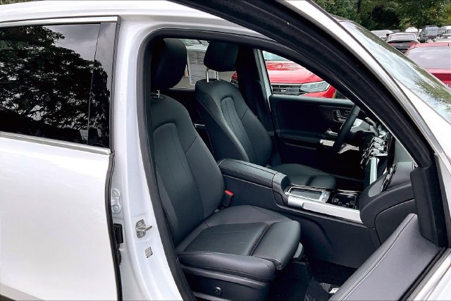 Used 2026 Mercedes-Benz GLB 250 4MATIC image 7