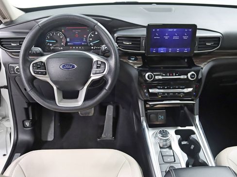 Used 2023 Ford Explorer Limited w/ Equipment Group 301A AWD/4WD image 14