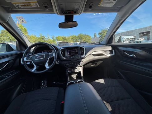 Used 2024 GMC Terrain SLE FWD image 32