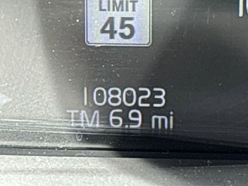 Used 2021 Volvo XC90 T5 Momentum w/ Climate Package image 18