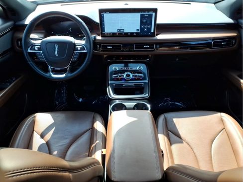 Used 2023 Lincoln Nautilus Reserve AWD/4WD image 11