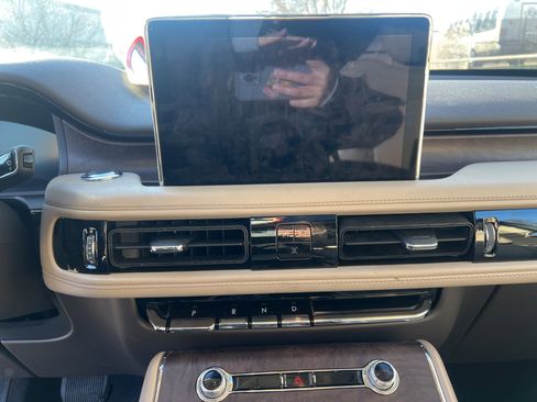 Used 2021 Lincoln Aviator Reserve w/ Equipment Group 210A image 18