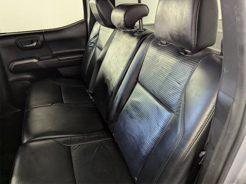Used 2020 Toyota Tacoma Limited image 17