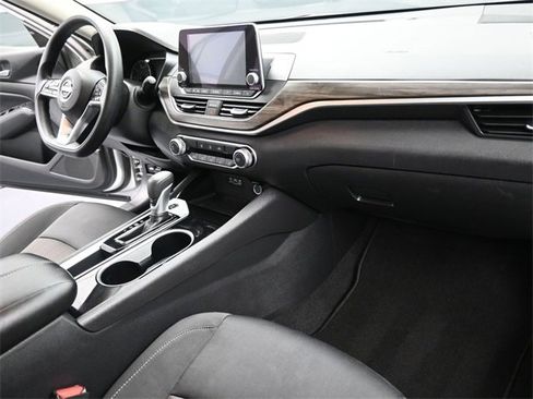 Used 2024 Nissan Altima 2.5 SV image 26