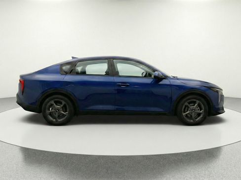 Used 2025 Kia K4 LXS image 9