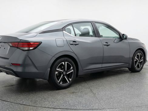 Used 2025 Nissan Sentra SV image 9