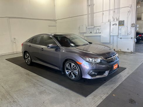 Used 2016 Honda Civic EX-T image 3