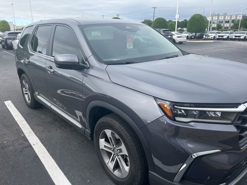 Used 2024 Honda Pilot EX-L image 3