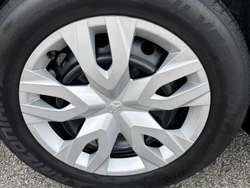 Used 2020 Toyota C-HR LE FWD image 23