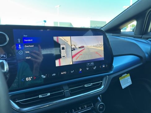 Used 2025 Chevrolet Equinox EV LT w/ Convenience Package image 21