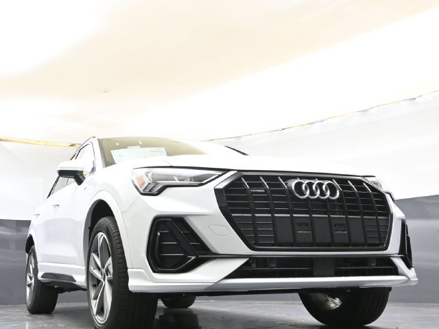 Used 2025 Audi Q3 2.0T Premium w/ Convenience Plus Package AWD/4WD image 35