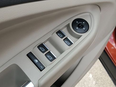 Certified 2019 Ford Escape SE image 9