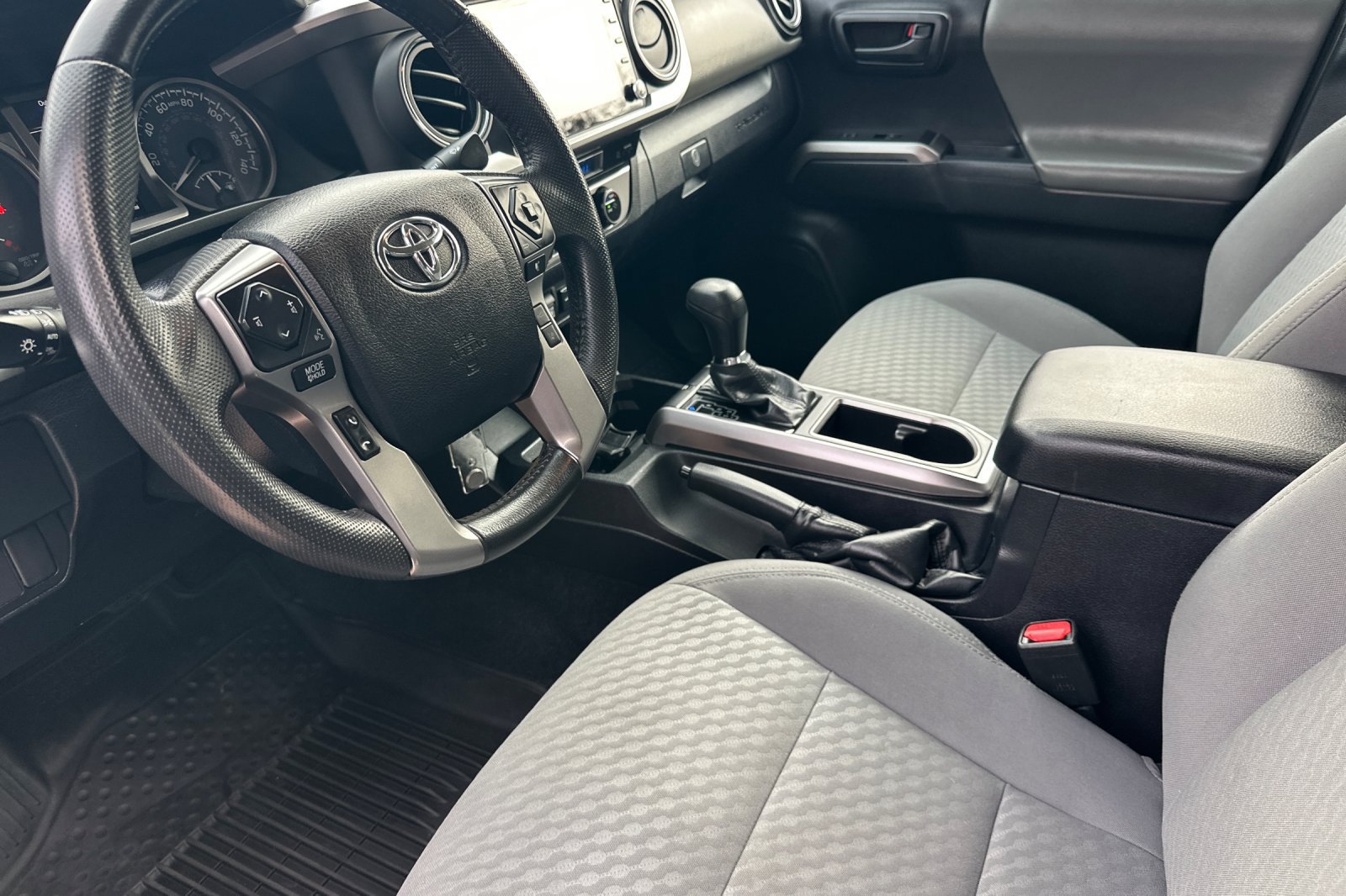 Used 2021 Toyota Tacoma SR5 AWD/4WD image 7