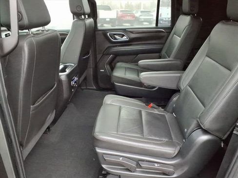 Used 2021 Chevrolet Suburban LT image 7