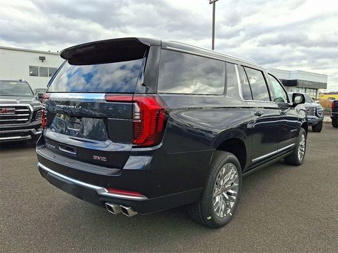 New 2026 GMC Yukon XL Denali w/ Sun & Power Step Package image 4