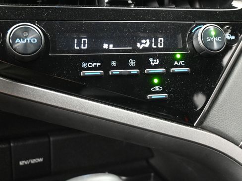 Used 2022 Toyota Camry XSE image 14