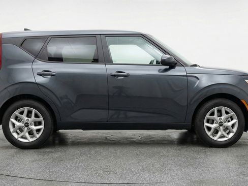 Used 2025 Kia Soul LX w/ LX Technology Package FWD image 11