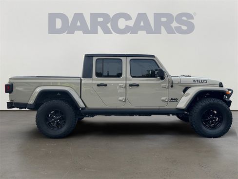 Used 2022 Jeep Gladiator Willys image 8