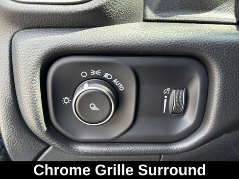 Used 2024 RAM 2500 Tradesman w/ Chrome Appearance Group image 28