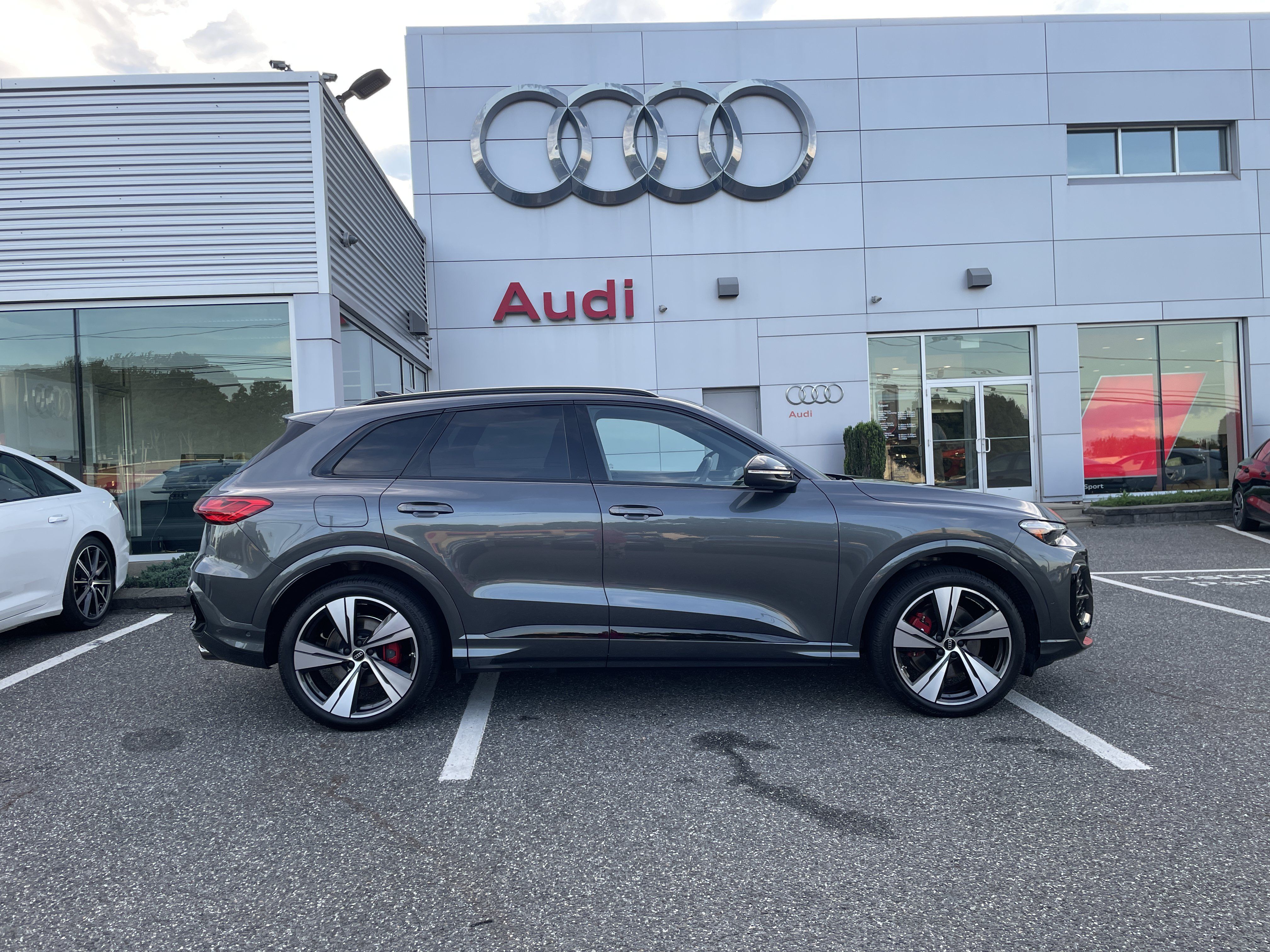 Certified 2025 Audi SQ5 Prestige w/ Prestige Package AWD/4WD image 3