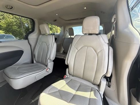 Used 2021 Chrysler Pacifica Limited w/ Premium & Safety Sphere Group AWD/4WD image 9
