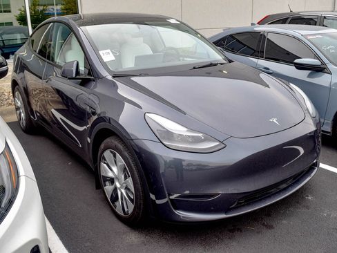 Used 2023 Tesla Model Y Long Range AWD/4WD image 14