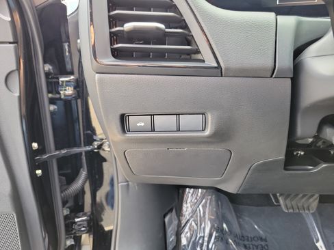 New 2026 Nissan Sentra SR w/ Floor Mat Package FWD image 19
