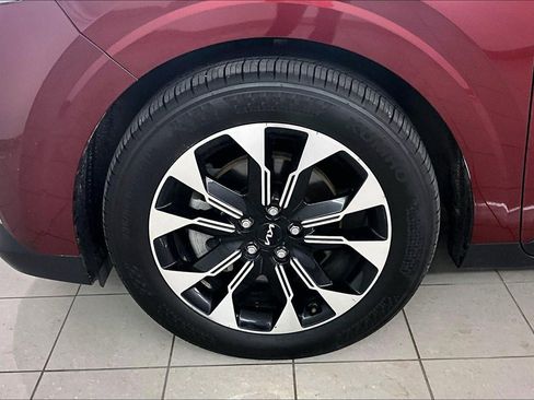 Used 2023 Kia Carnival SX image 35