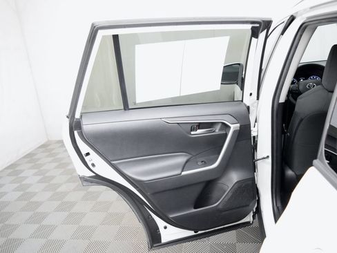 Used 2020 Toyota RAV4 XLE w/ Carpet Mat Package AWD/4WD image 11