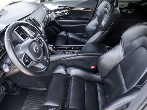 Used 2017 Volvo XC90 T6 Momentum w/ Vision Package image 11