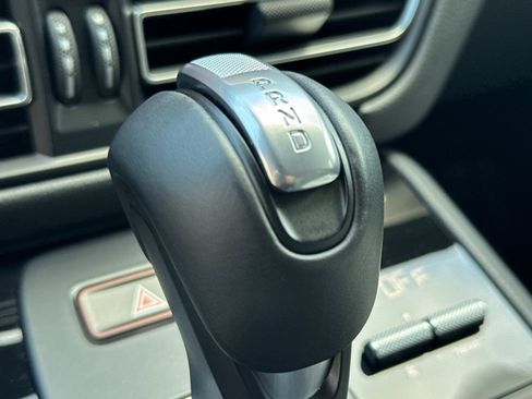 Certified 2026 Porsche Macan AWD/4WD image 25