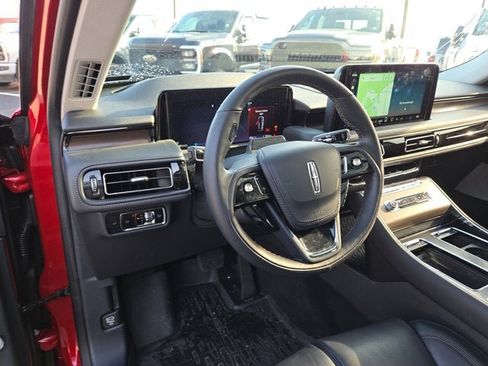 Used 2025 Lincoln Aviator Reserve w/ Equipment Group 201A image 8