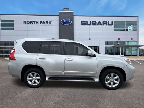 Used 2013 Lexus GX 460 w/ Comfort Plus Pkg AWD/4WD image 2