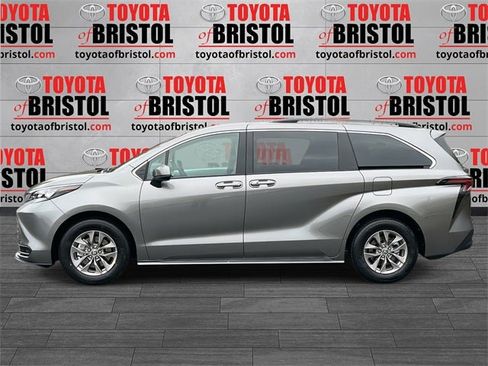 New 2026 Toyota Sienna LE image 8