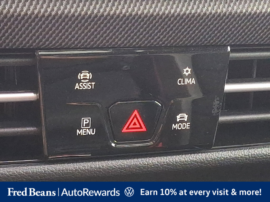 Certified 2025 Volkswagen GTI SE FWD image 21