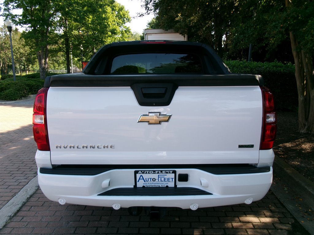 Used 2011 Chevrolet Avalanche LT RWD image 7