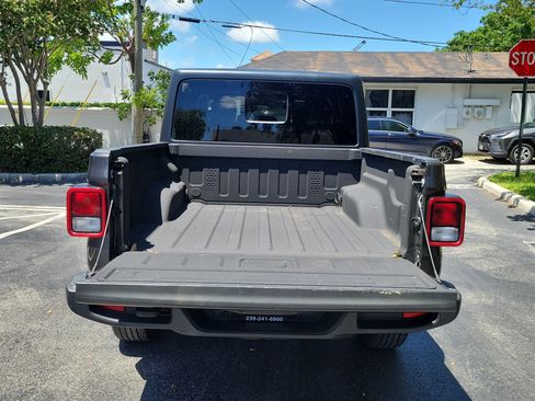 Used 2023 Jeep Gladiator Overland AWD/4WD image 11