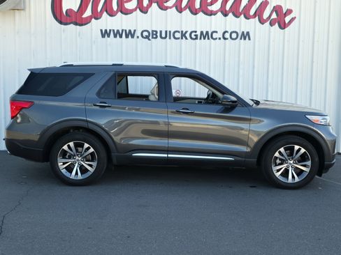 Used 2020 Ford Explorer Platinum w/ Premium Technology Package image 12