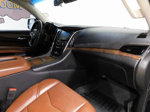 Used 2019 Cadillac Escalade ESV Luxury image 96