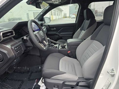 Used 2025 Toyota Tacoma TRD Sport image 21