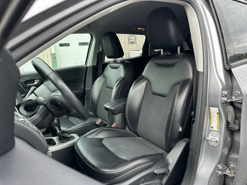 Used 2018 Jeep Compass Latitude w/ Cold Weather Group AWD/4WD image 17
