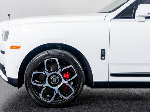 Used 2023 Rolls-Royce Cullinan Black Badge image 17