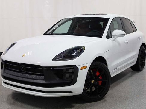 New 2026 Porsche Macan GTS image 1