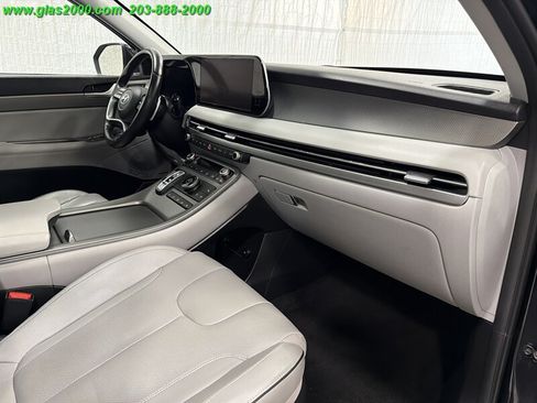 Used 2024 Hyundai Palisade SEL w/ Premium Package FWD image 5
