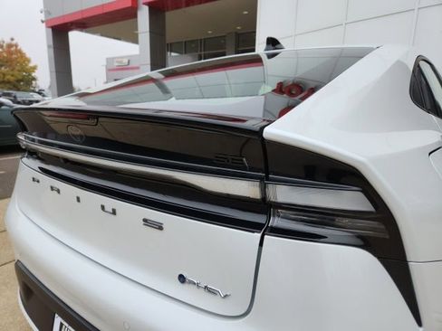 New 2026 Toyota Prius Plug-In Hybrid FWD image 13