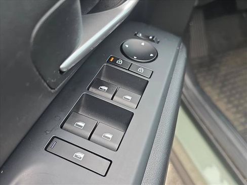 Used 2025 Hyundai Santa Cruz SE FWD image 8