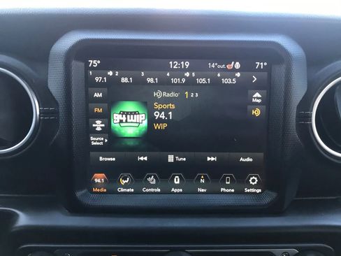 Used 2023 Jeep Wrangler Unlimited Sahara w/ Cold Weather Group image 19