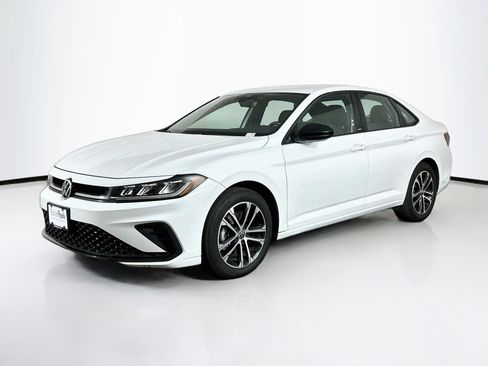 Used 2025 Volkswagen Jetta Sport FWD image 3