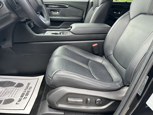 Used 2023 Honda Pilot Touring image 9