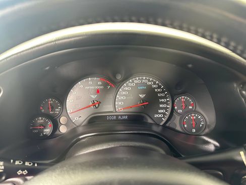 Used 2004 Chevrolet Corvette Coupe w/ Roof Package RWD image 18
